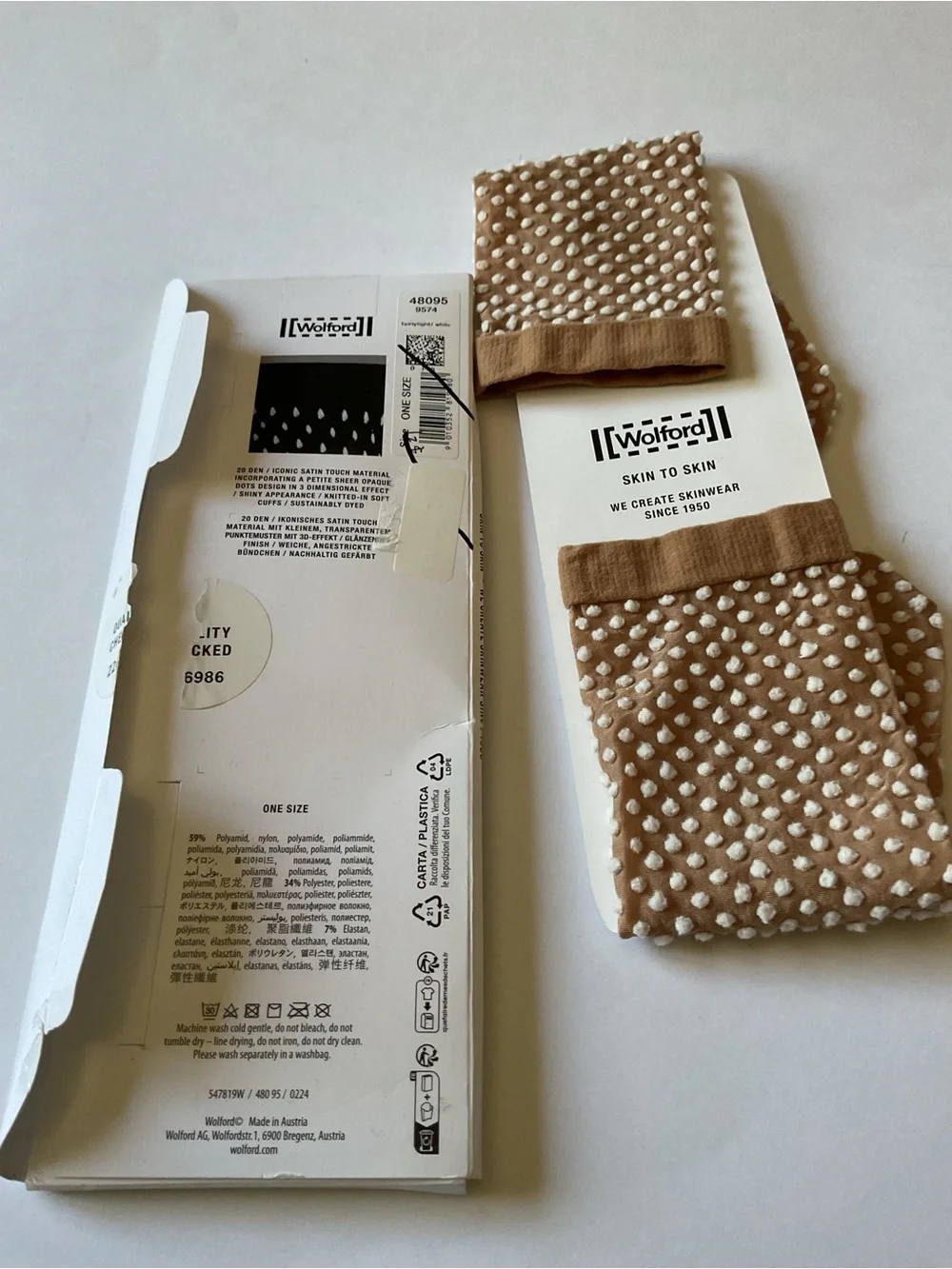 WOLFORD SATIN TOUCH DOTS SOCKS ONE SIZE FAIRLY LIGHT/WHITE NWT